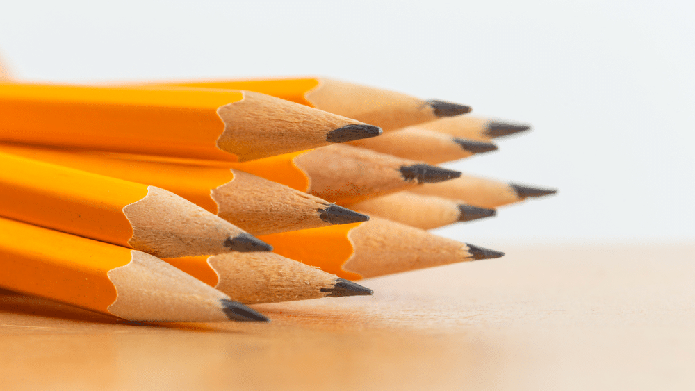 Thrifty Kinkster: Scoring Sales from Stationery Aisles & 4 group of pencils, back-to-school supplies