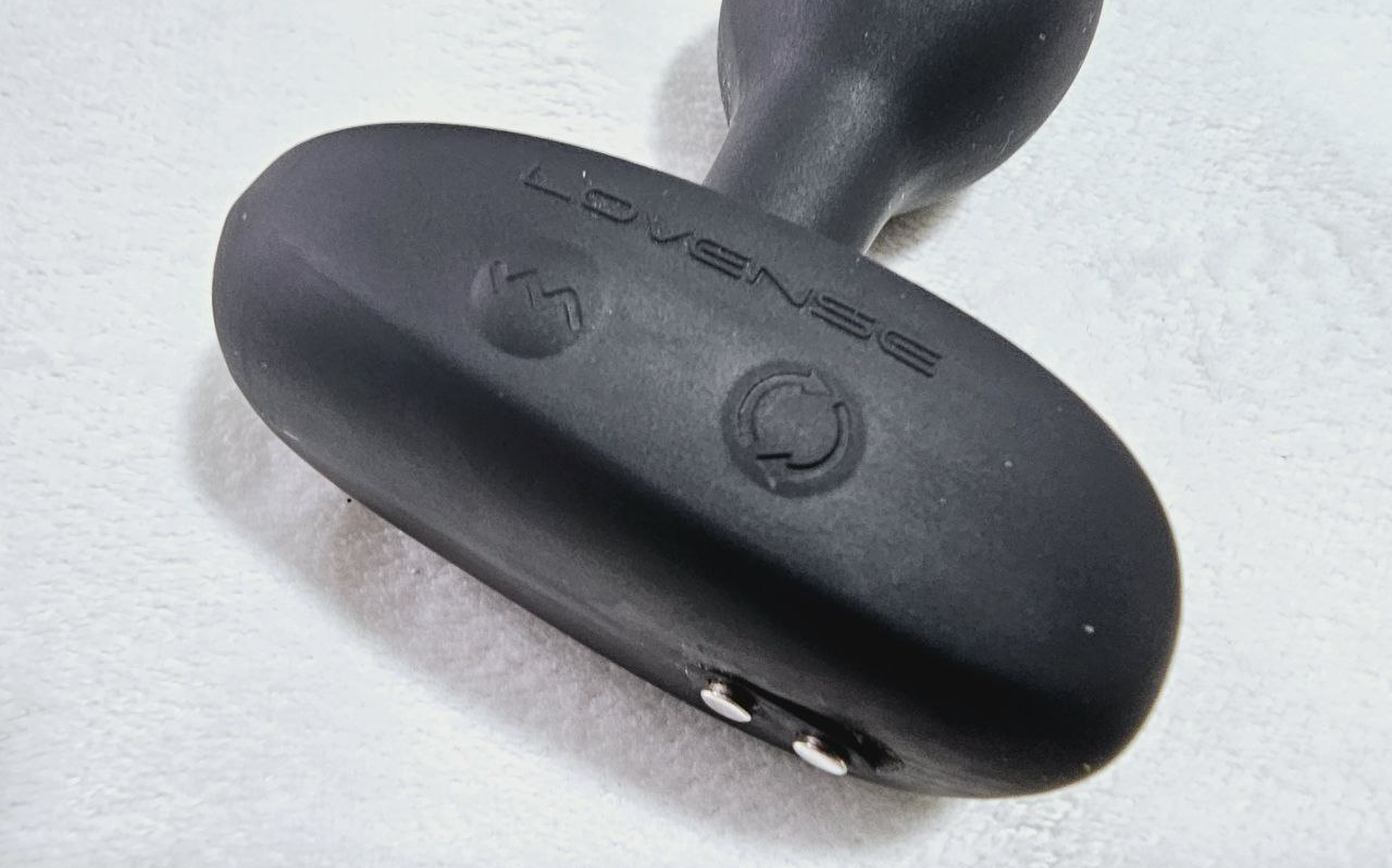 Close-up of the spine button.