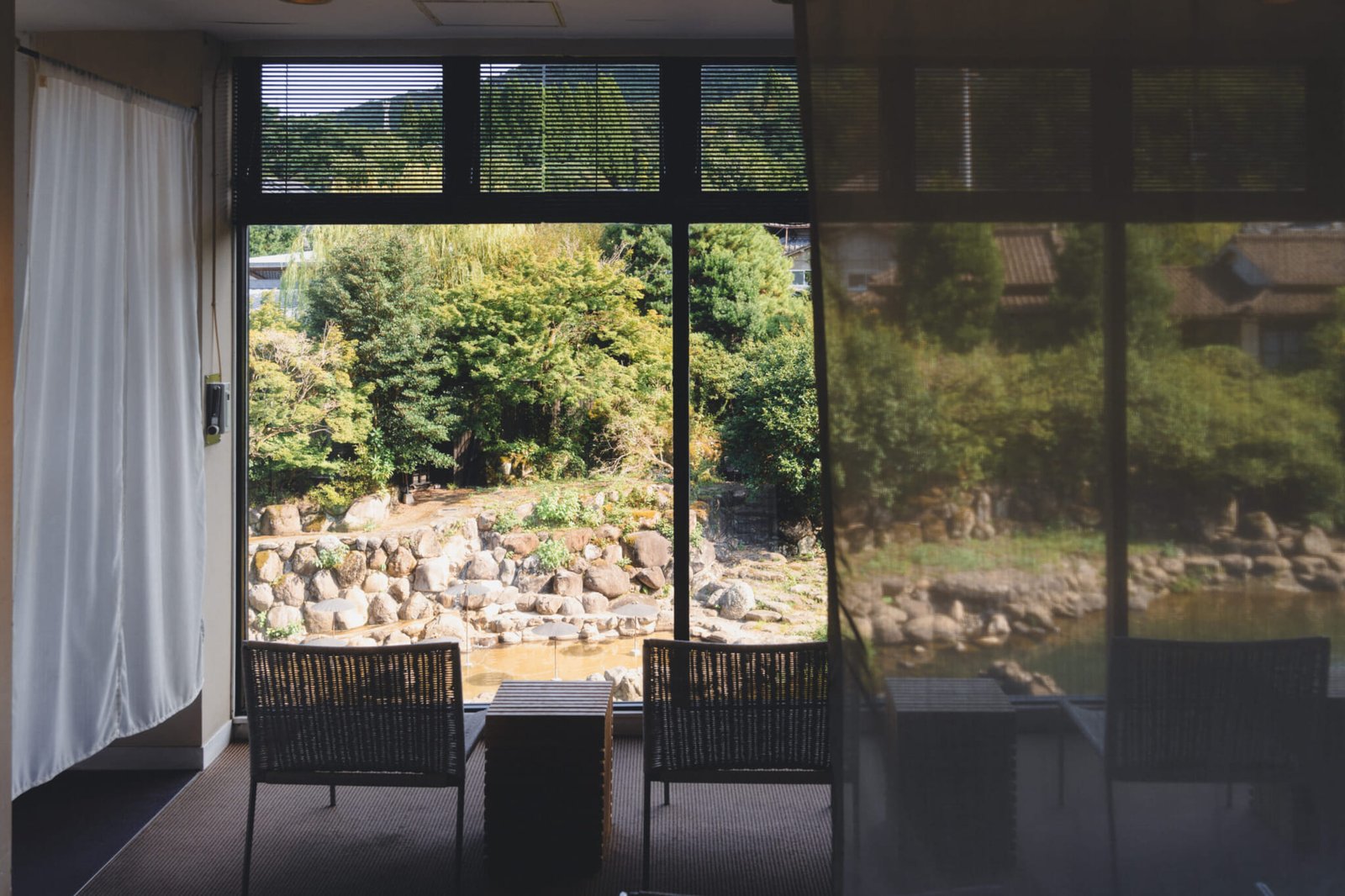 Luxurious jobs for digital nomads