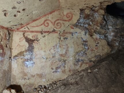 New painted grave found in the Eitrurian cemetery-History
