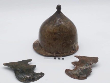 The complete helmet found in the first punishment war - History