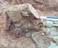 A lady wearing an inverted crown found in an ancient cemetery——