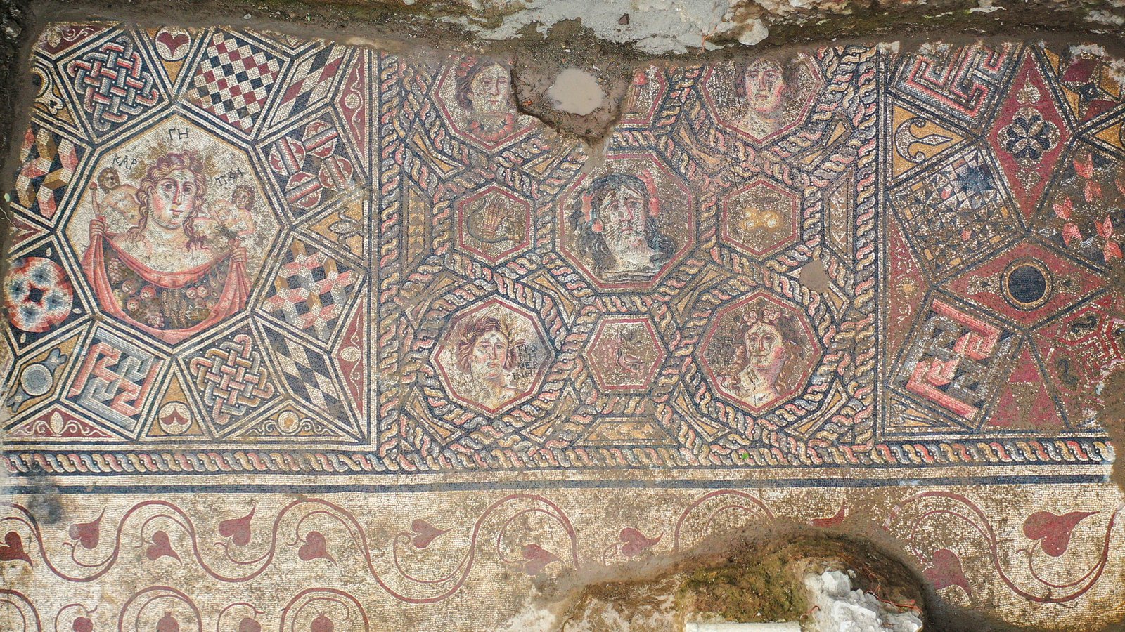 Anthropomorphic lake mosaic with crab claw hairpins