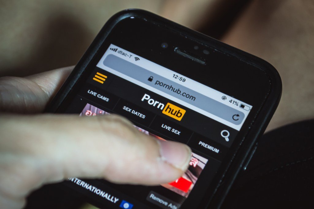 People browsing Pornhub.com using smartphones.